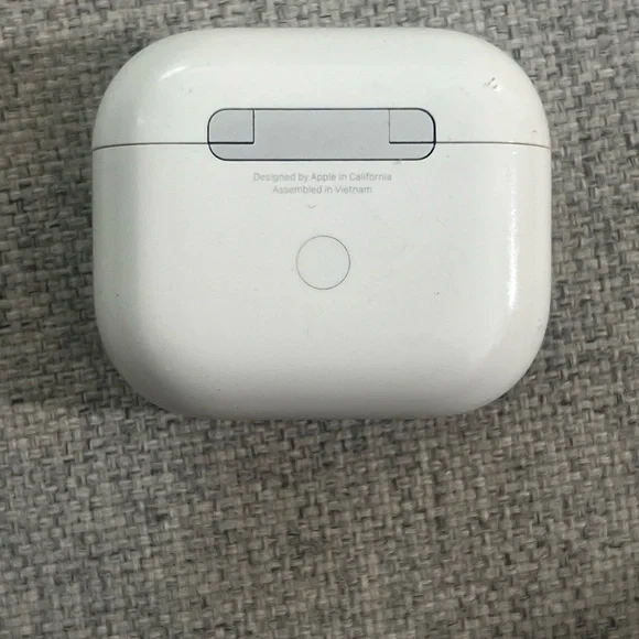 AirPods (3rd Generation) with Lightning Charging Case - Picture 2 of 5